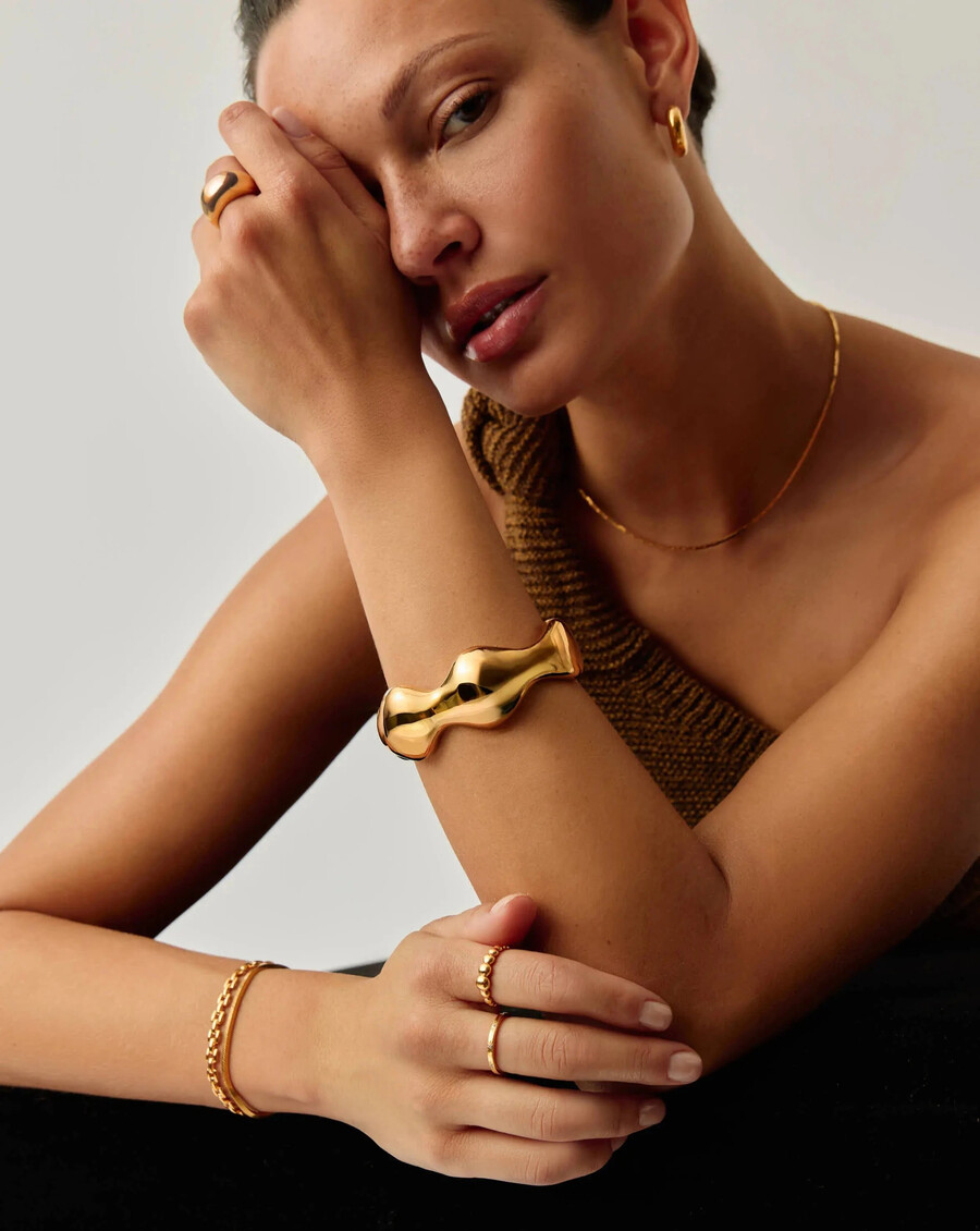 brazalete con diseño de cúpula abultada eny - dorado