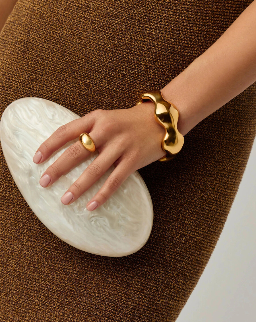 brazalete con diseño de cúpula abultada eny - dorado