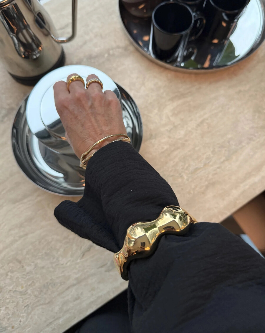 brazalete con diseño de cúpula abultada eny - dorado