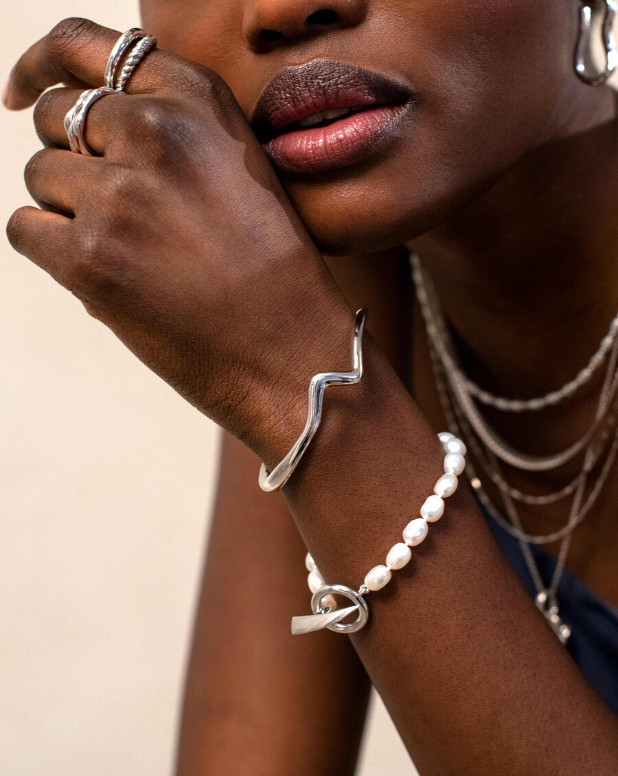 pulsera de plata con ondas fundidas