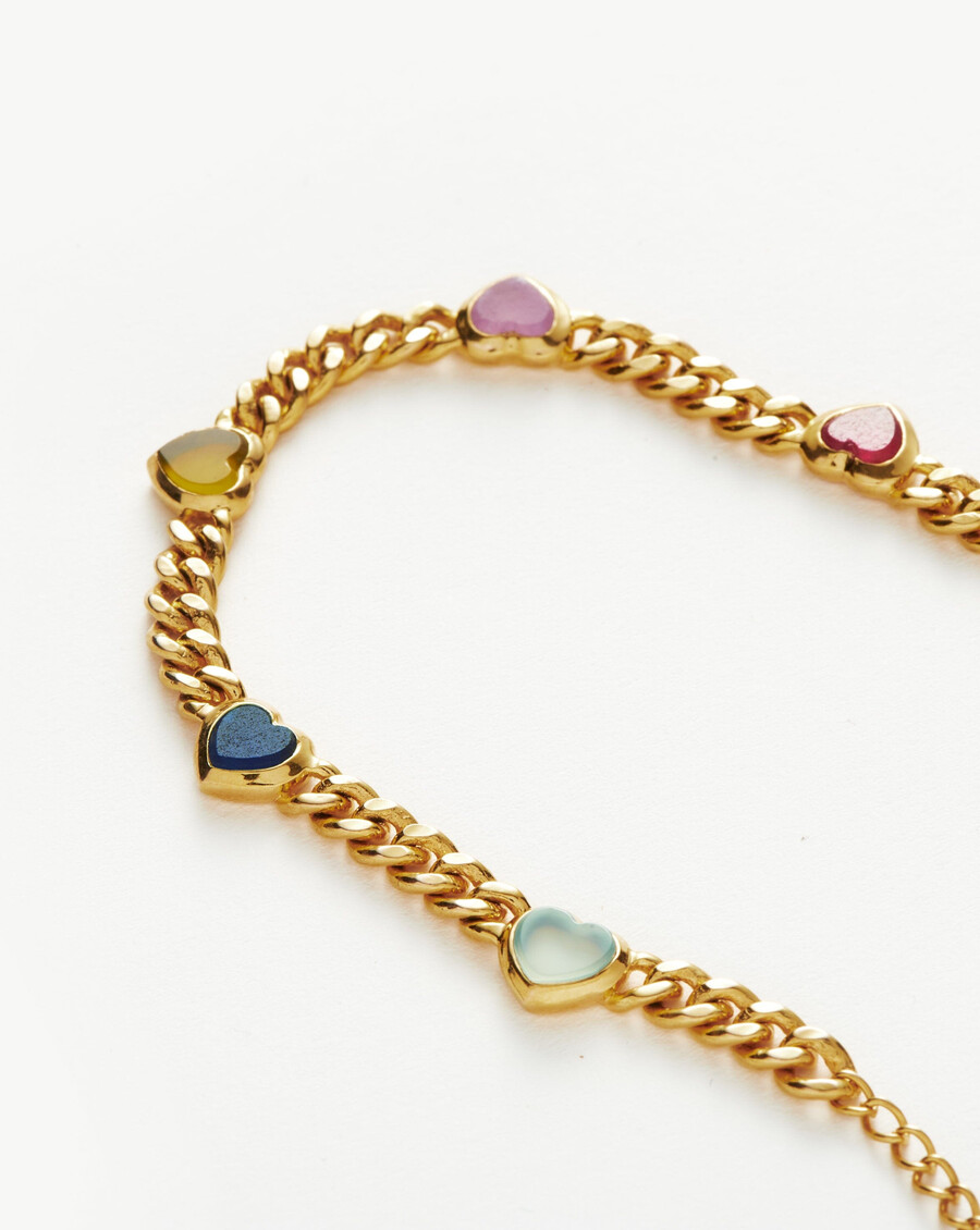 pulsera con dije de piedras preciosas y corazón de gelatina