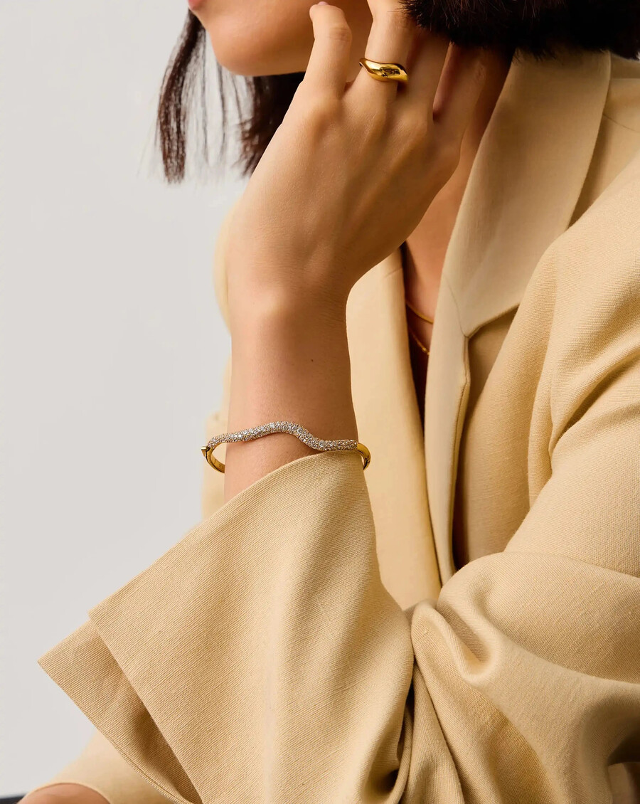 brazalete con bisagras de ondas de nieve fundida - oro