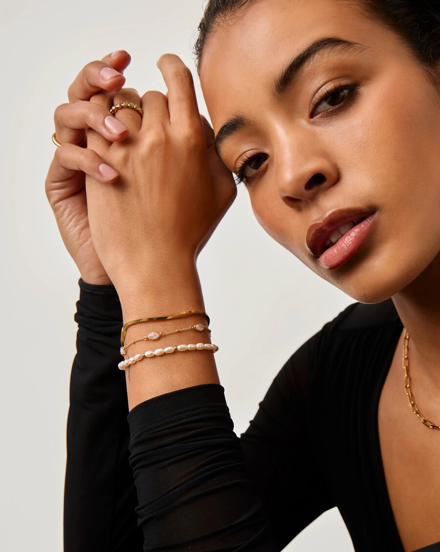conjunto de triple pulsera de perlas y cadena de serpiente - oro