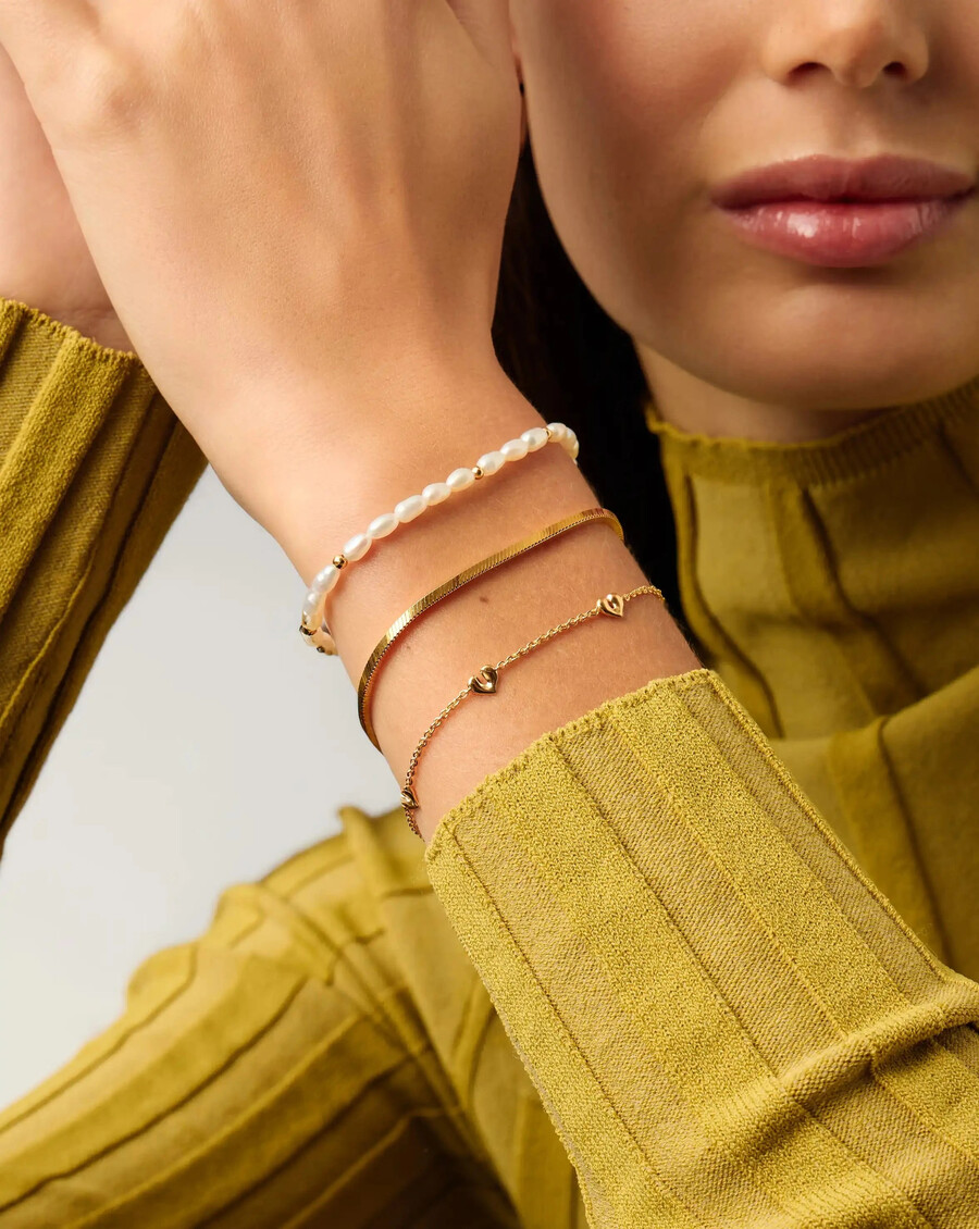 pulsera con mini dijes de corazón fundido