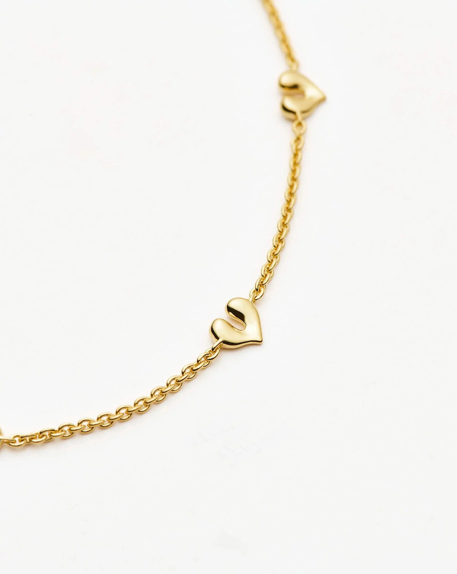 pulsera con mini dijes de corazón fundido