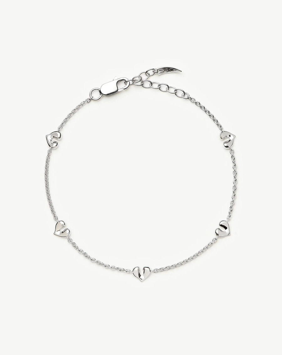 pulsera con mini dijes de corazón fundido