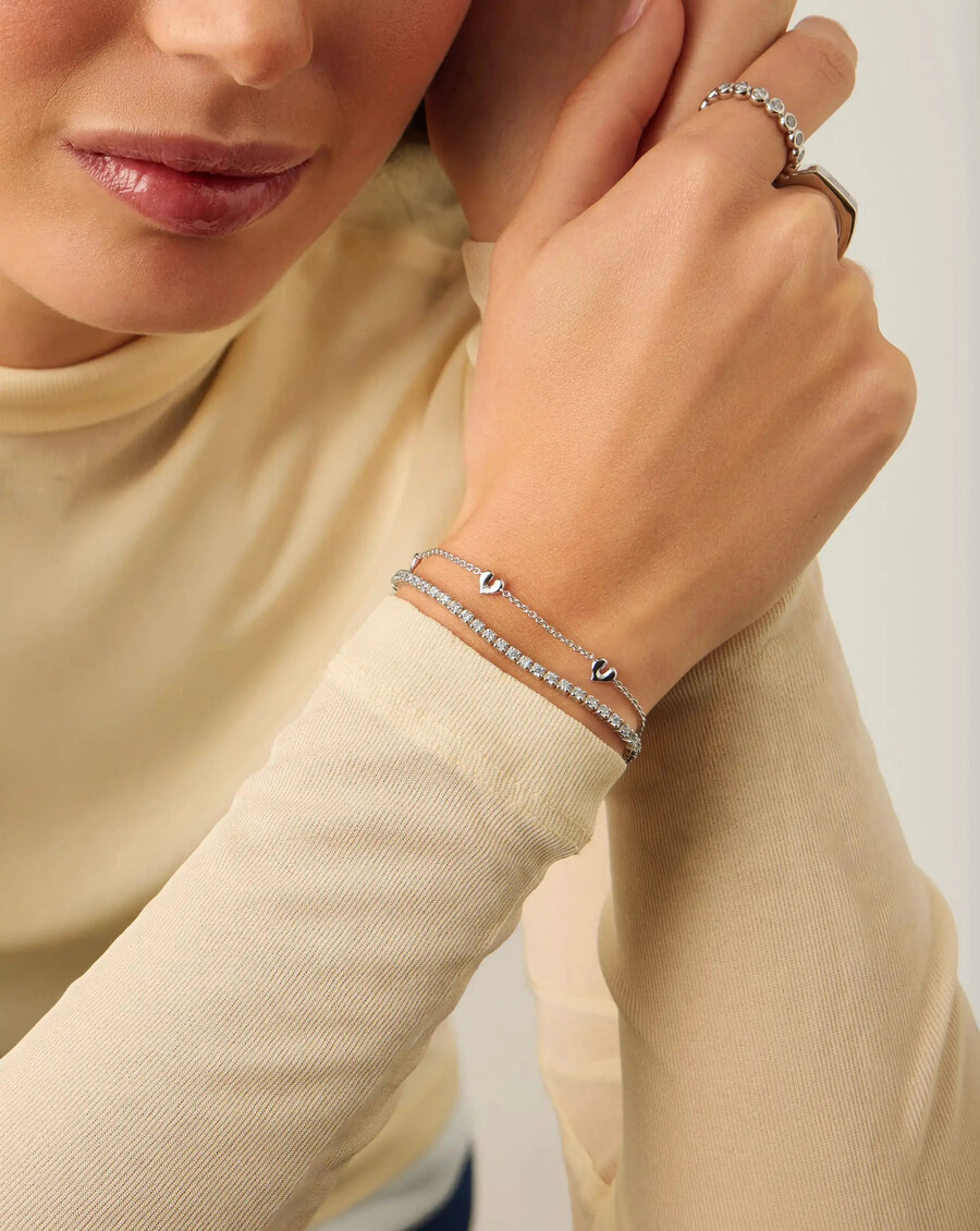 pulsera con mini dijes de corazón fundido