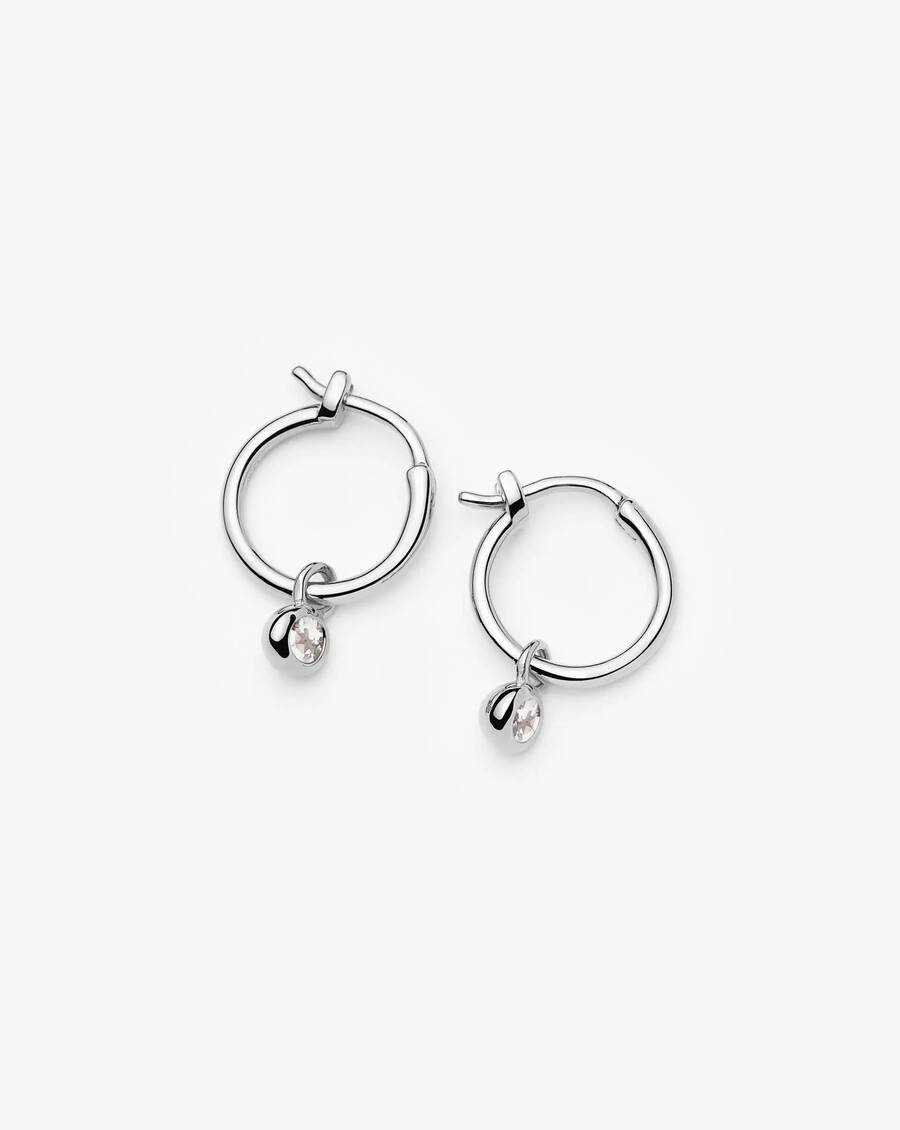 mini aretes de aro de plata con dije de piedra natal de abril - cristal