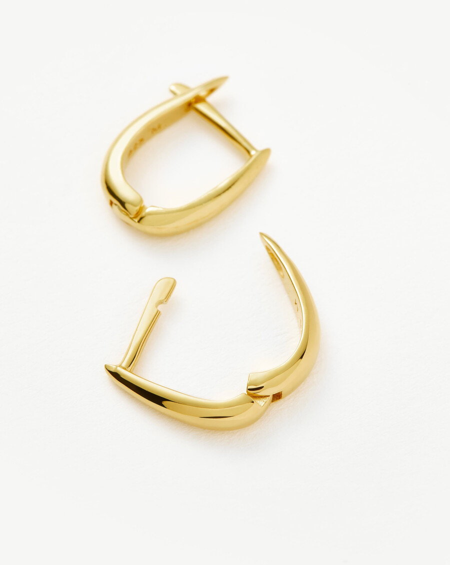 pendientes claw huggies - oro vermeil de 18 quilates