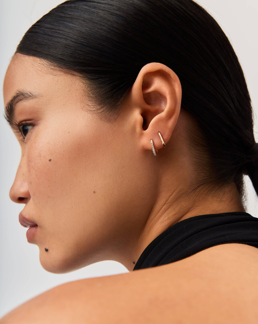 mini aretes de aro ovalados con diamantes en oro macizo de 14 k