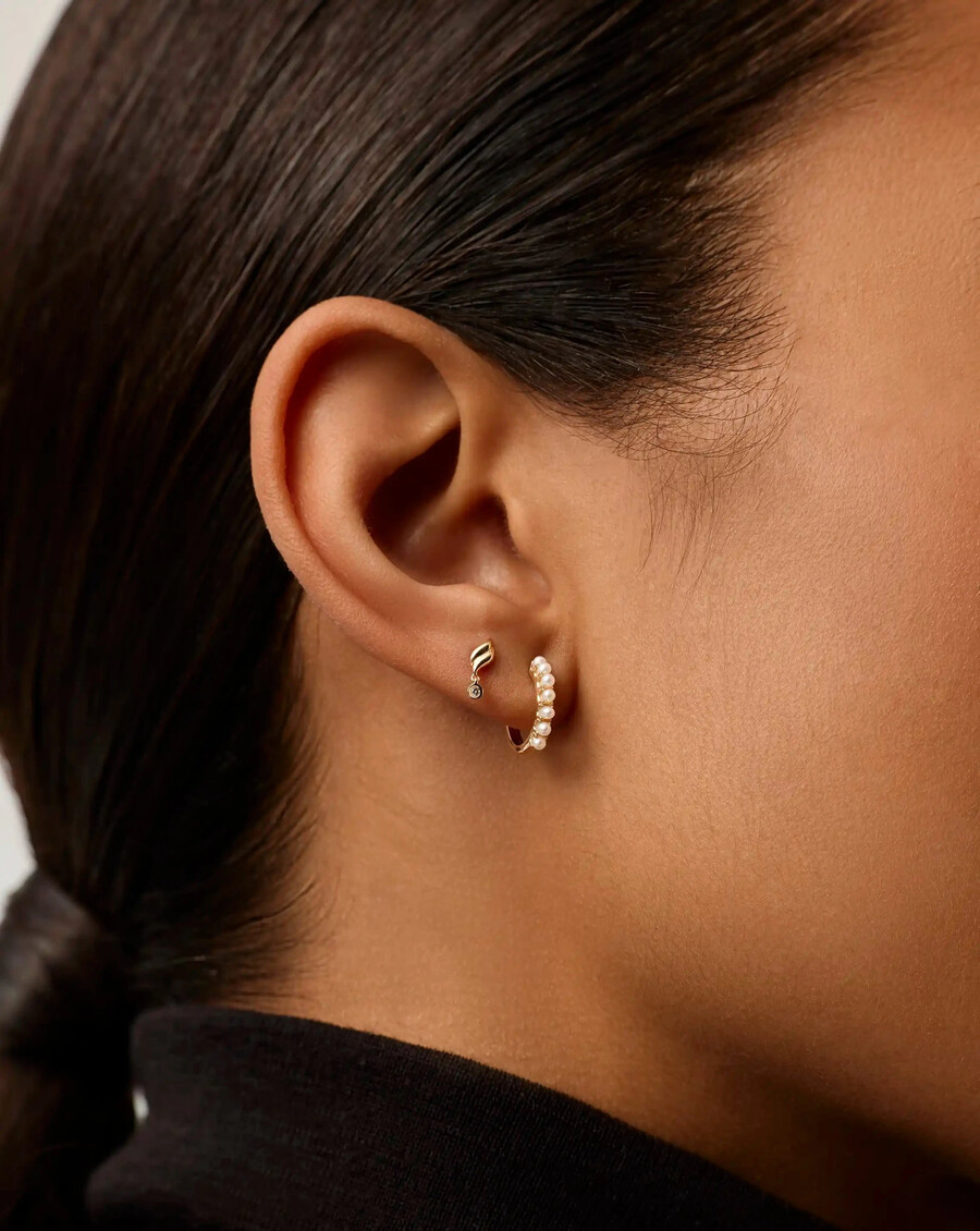 pendiente de botón con un solo diamante savi en oro macizo de 14 k