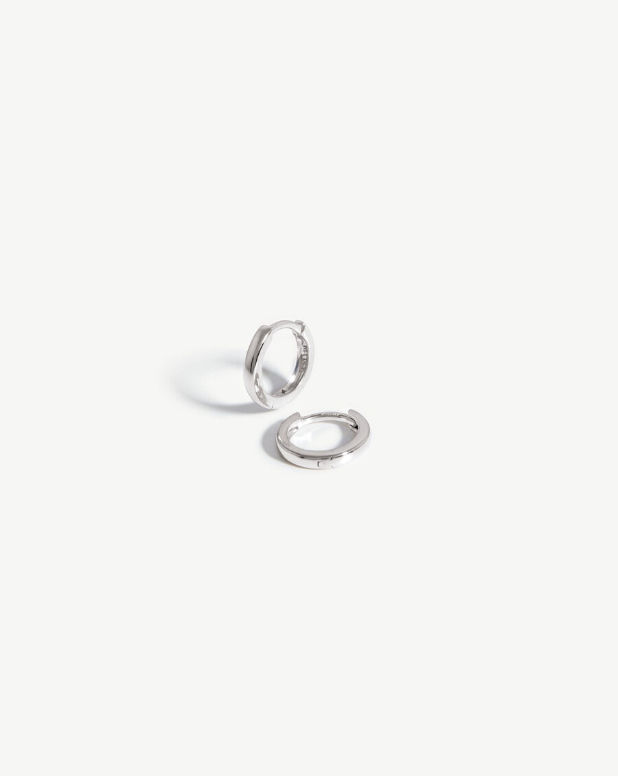 pendientes huggies clásicos finos - oro blanco de 14 k