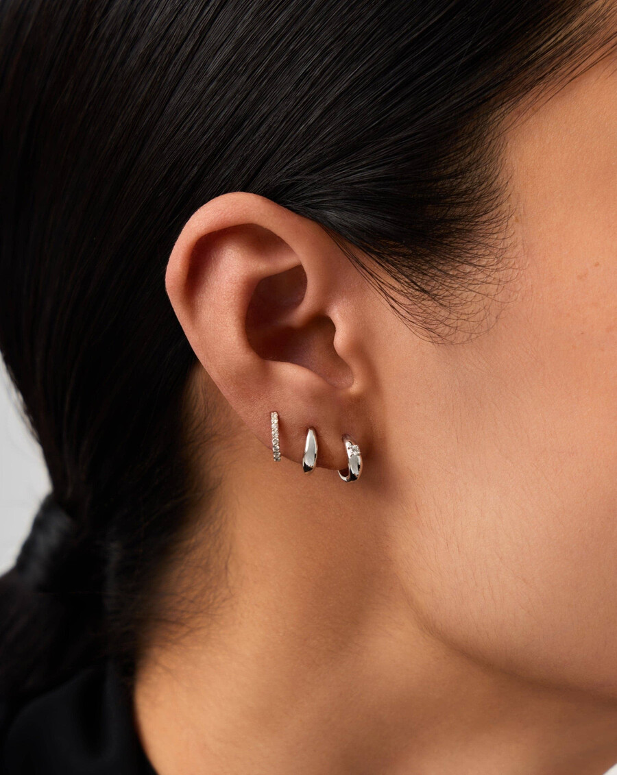 pendientes huggies con cúpula de un solo diamante en oro blanco macizo de 14 k