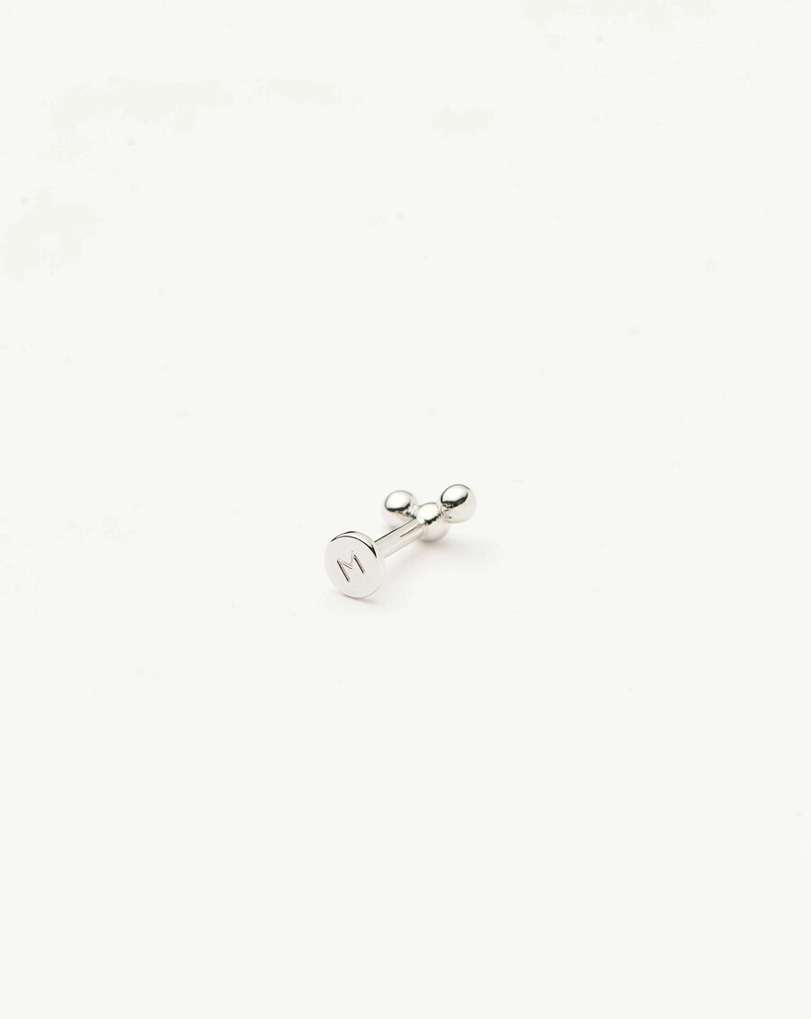 aretes tipo botón con parte trasera plana en oro blanco macizo de 14 k