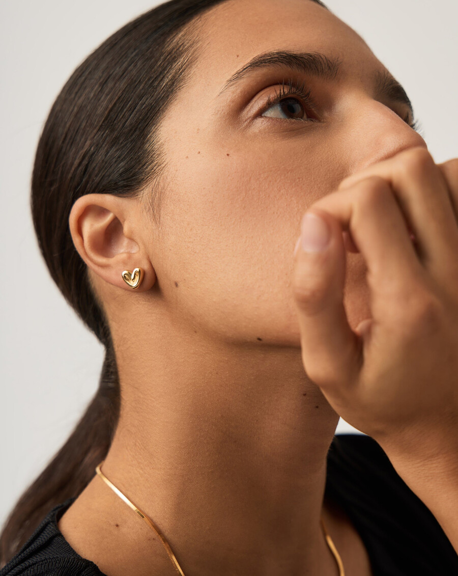 mini aretes de corazón hinchado