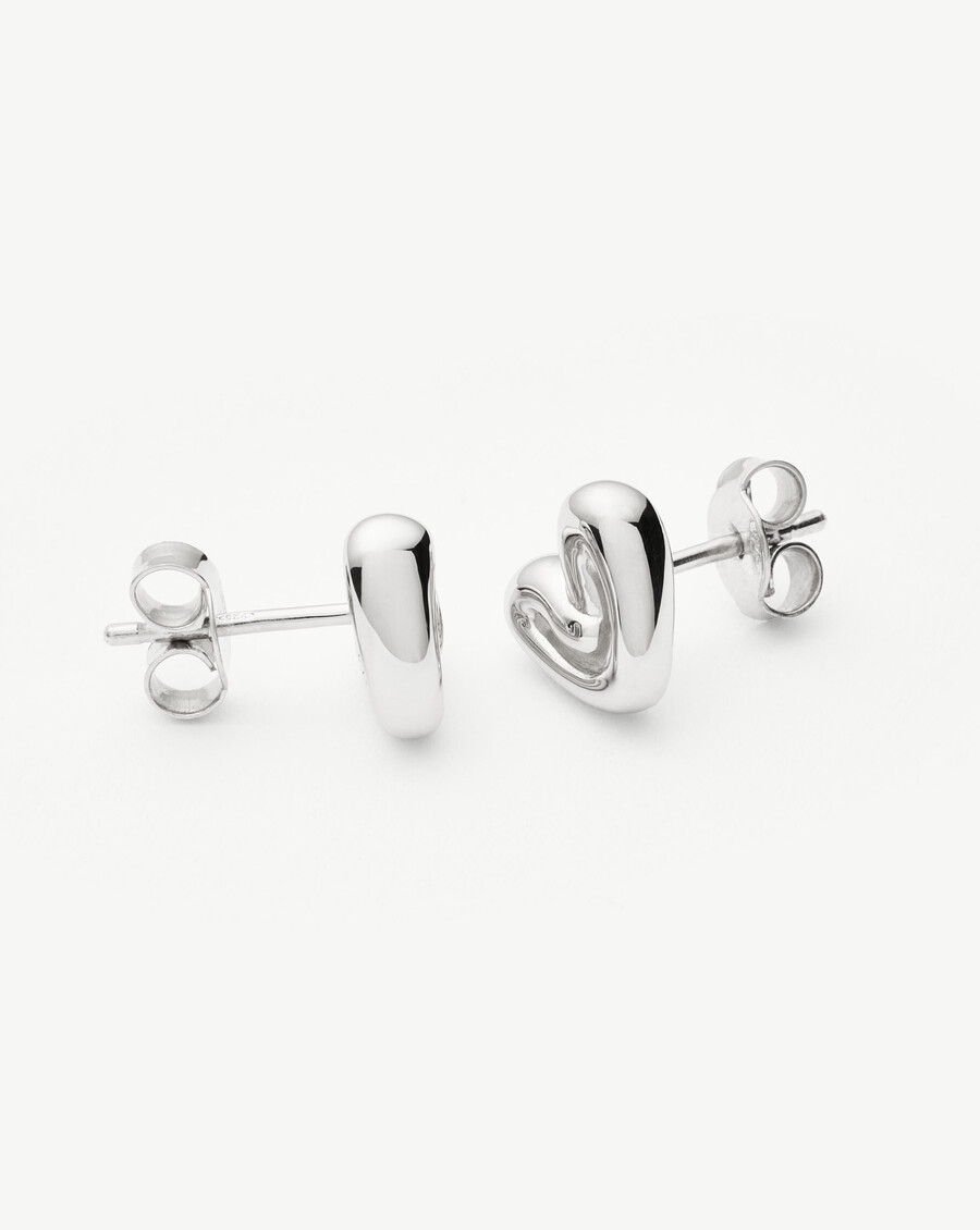 mini aretes de corazón hinchado