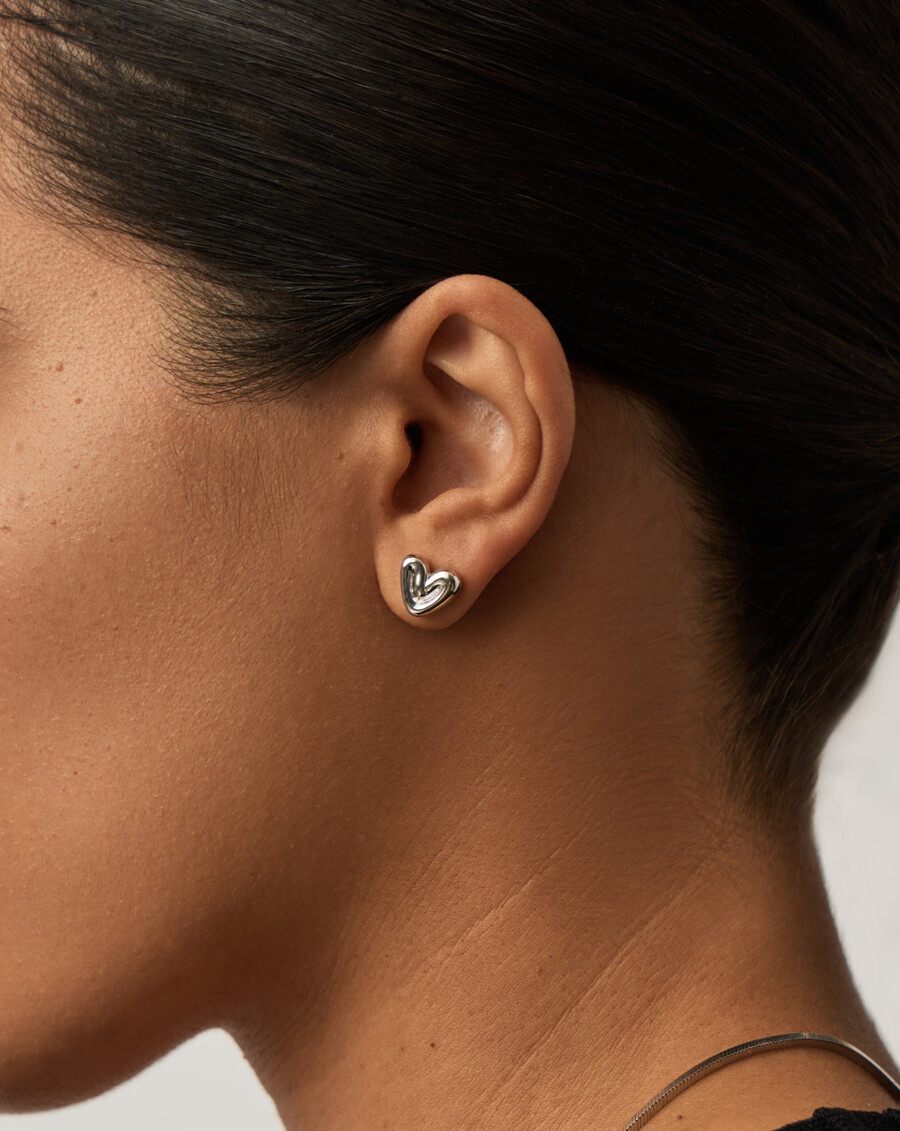 mini aretes de corazón hinchado