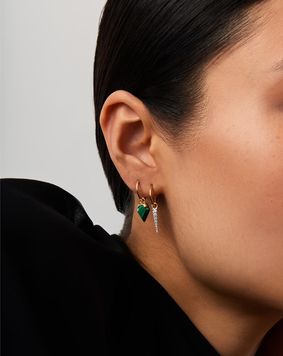 mini pendientes de aro con dije de espiga pavé
