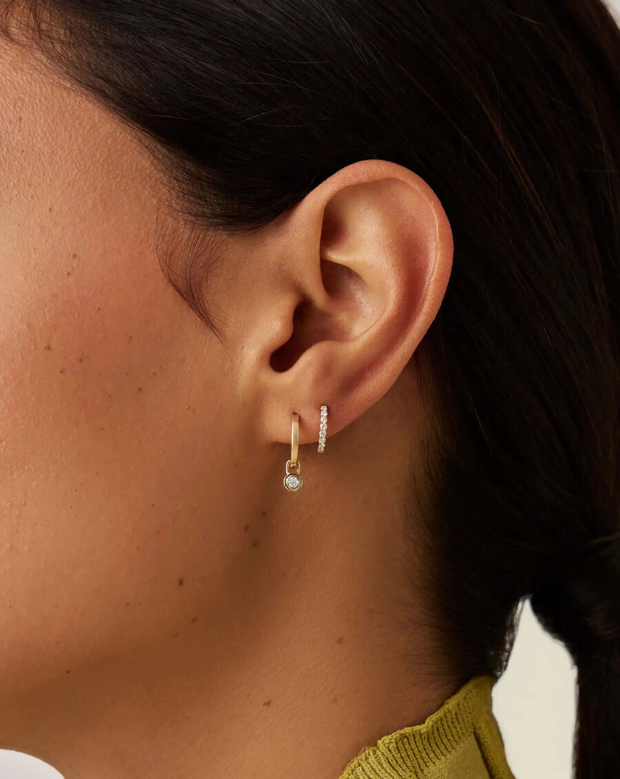 pendientes huggie lucy williams de oro macizo de 14 k con diamantes