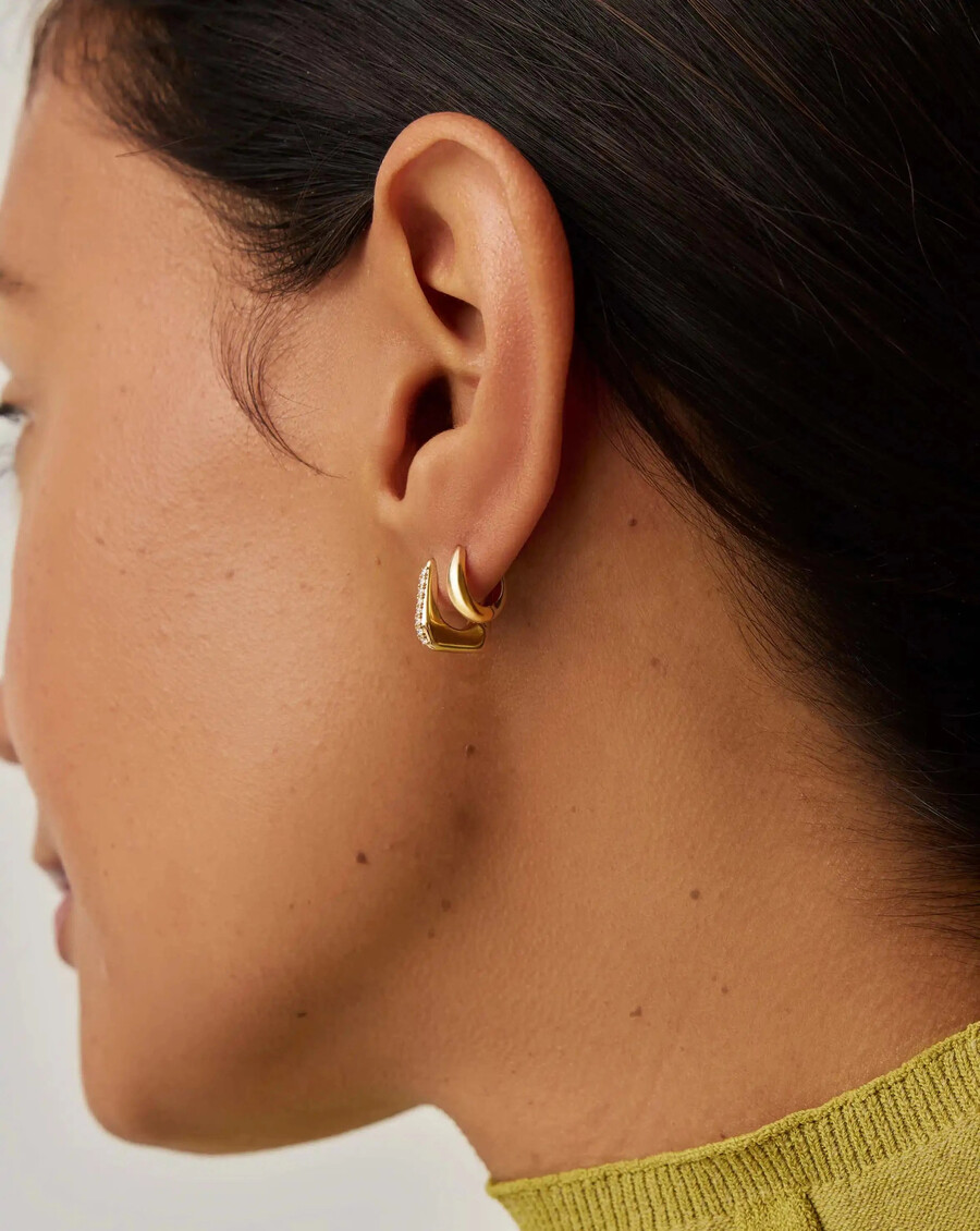 pendientes huggies arco de diamantes en oro macizo de 14 k de lucy williams