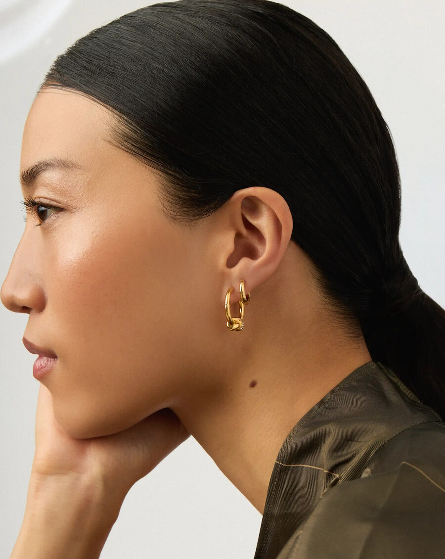 conjunto de pendientes con nudo pavé y túnel clásico de lucy williams