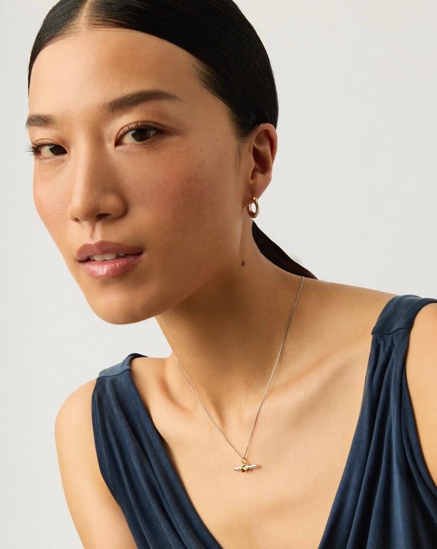 conjunto de collar con nudo en t y pendientes entrelazados de lucy williams
