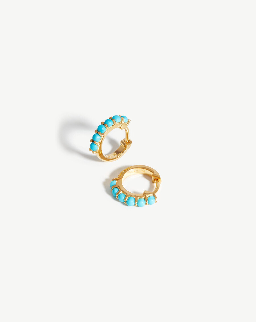 pendientes huggie con piedras preciosas - oro vermeil de 18 quilatesturquesa