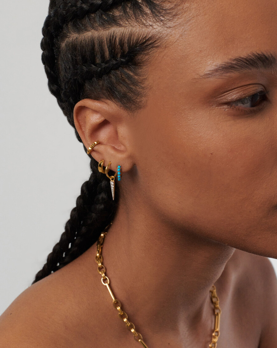 pendientes huggie con piedras preciosas - oro vermeil de 18 quilatesturquesa