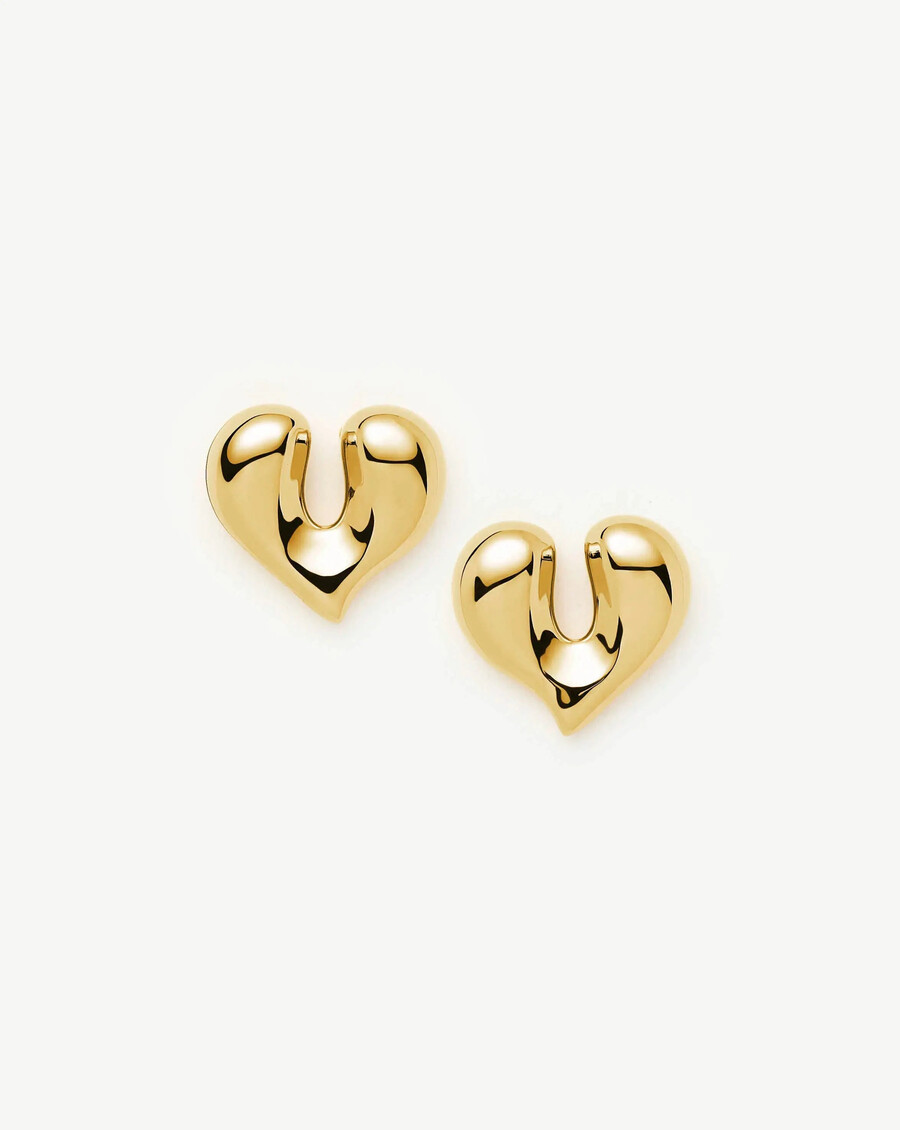 pendientes de oro con forma de corazón fundido