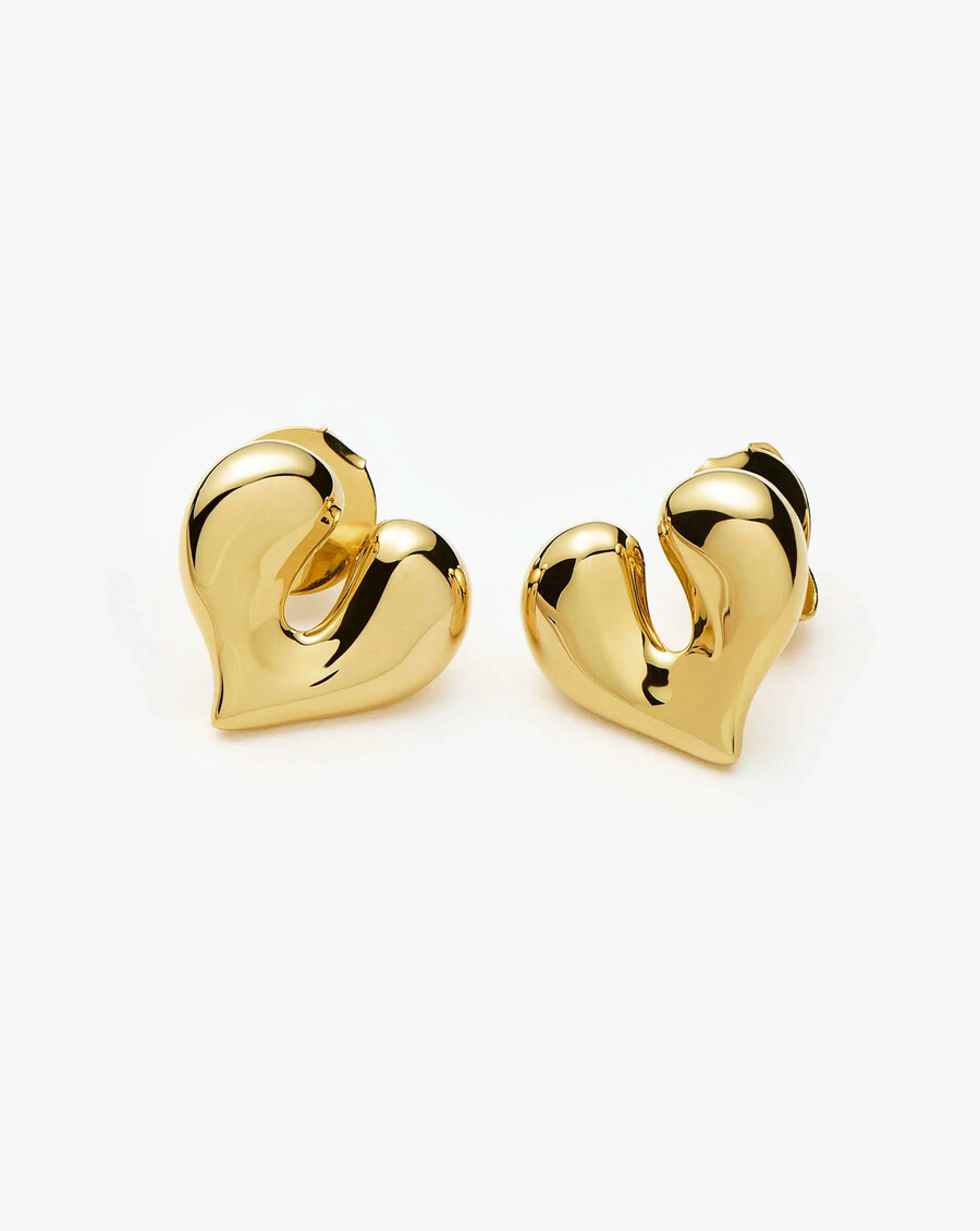 pendientes de oro con forma de corazón fundido
