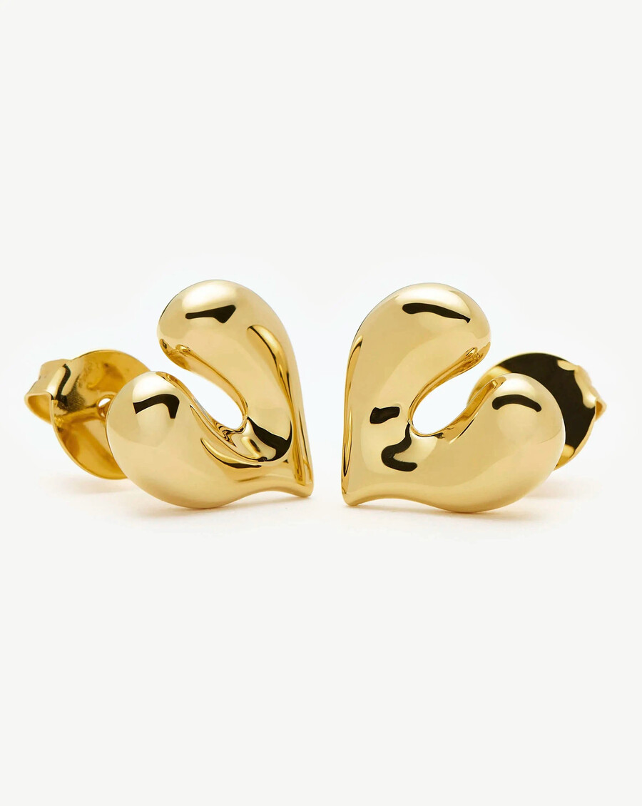 pendientes de oro con forma de corazón fundido