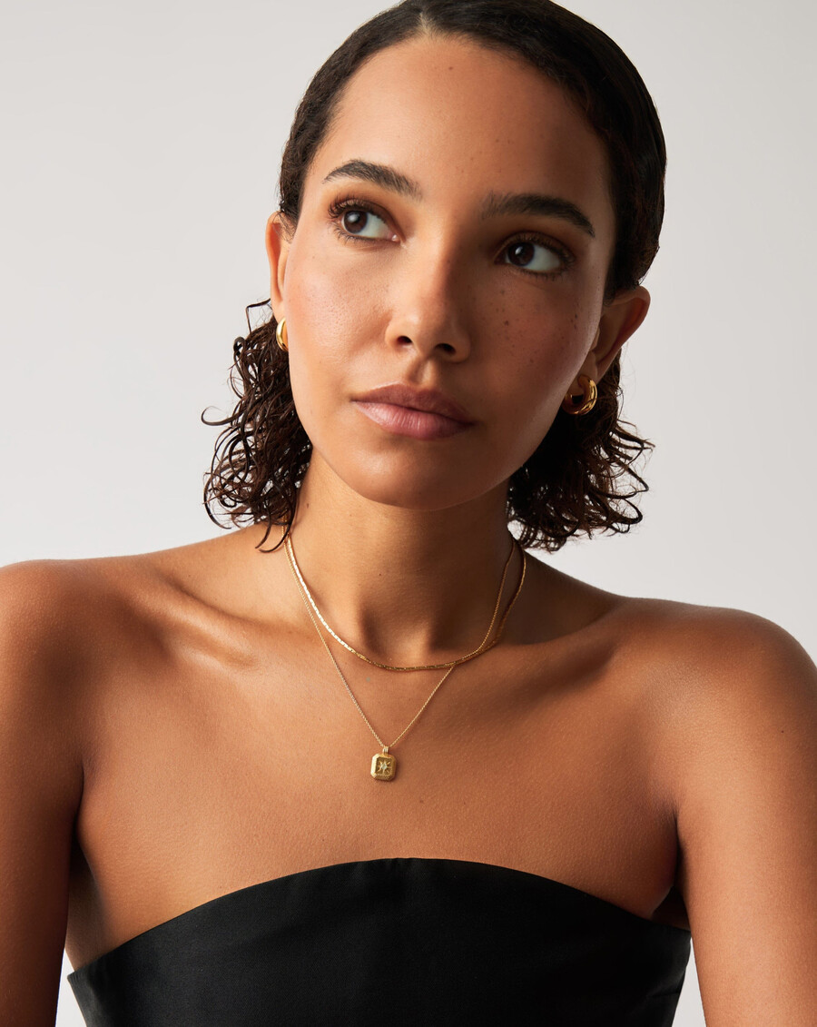 collar con colgante de piedra natal de marzo