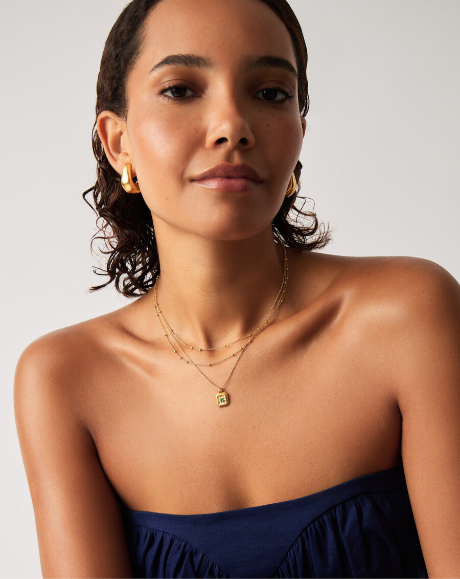 collar con colgante de piedra natal de mayo
