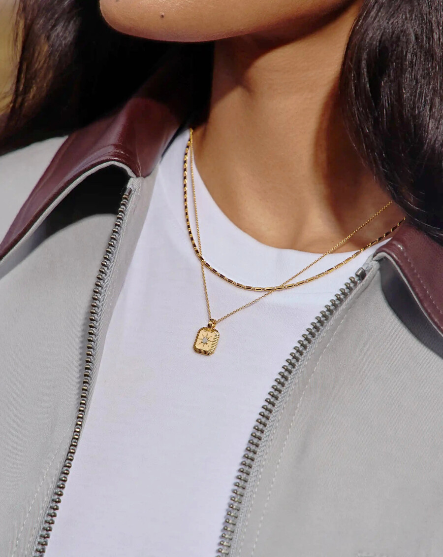 collar con colgante de piedra natal de junio