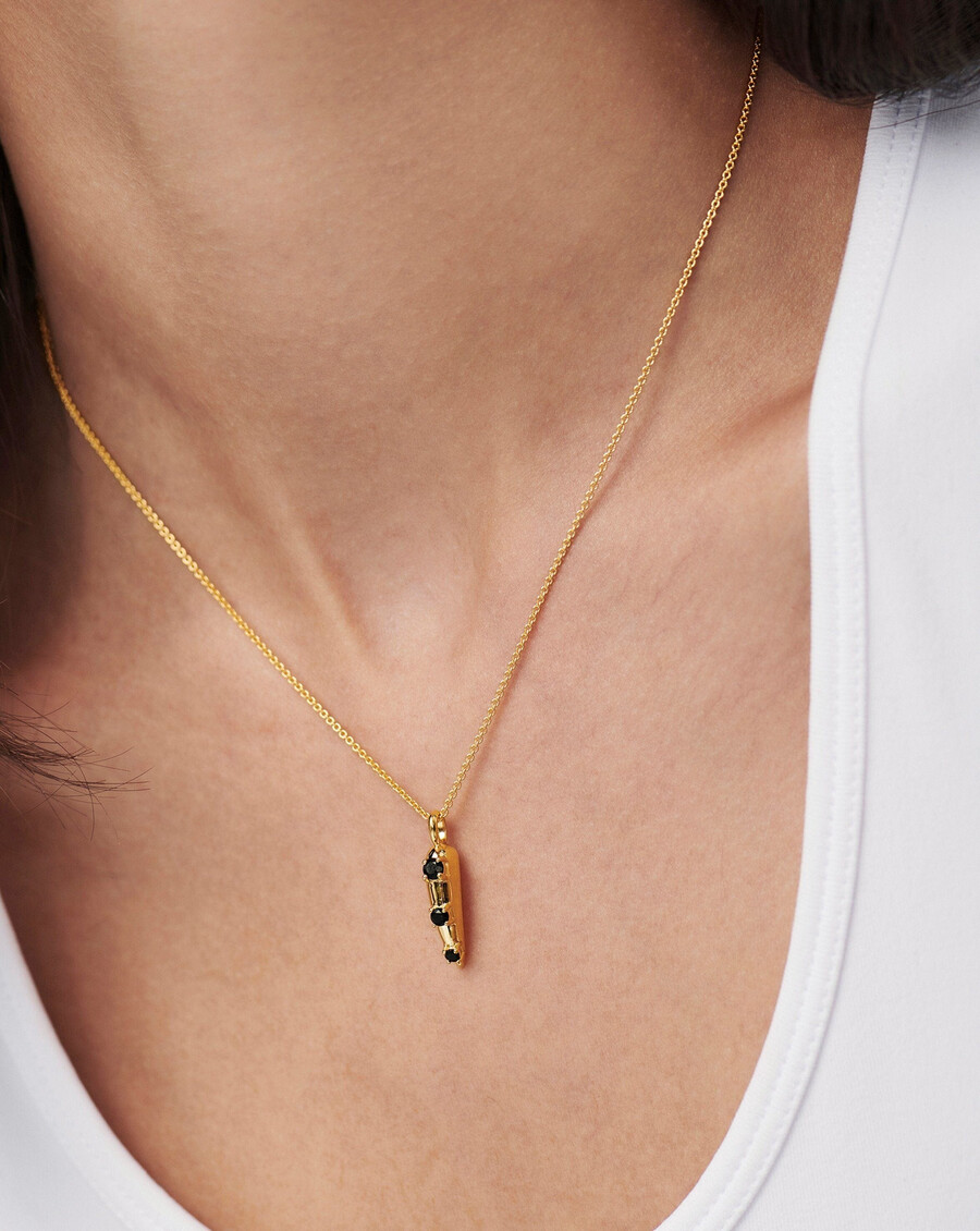 collar con colgante con garras