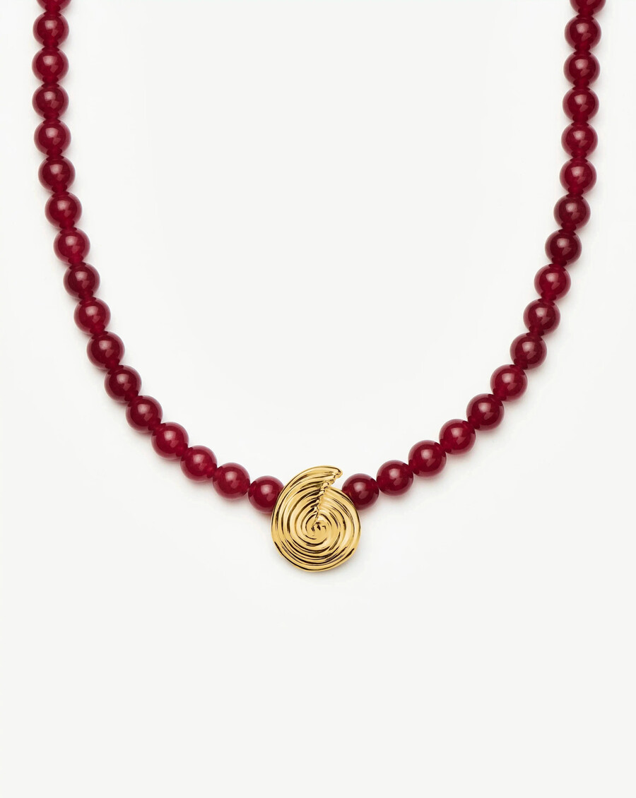 collar con colgante de cuentas de piedras preciosas en espiral - cereza oscuro