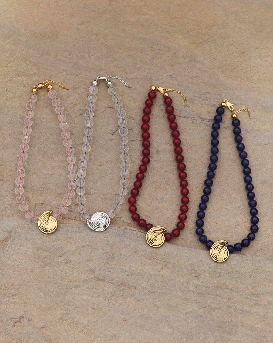 collar con colgante de cuentas de piedras preciosas en espiral - cereza oscuro