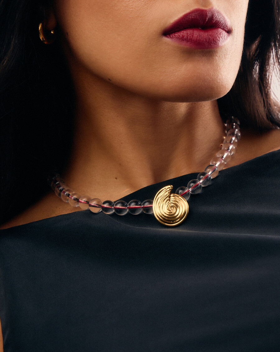 collar con colgante de cuentas de piedras preciosas en espiral