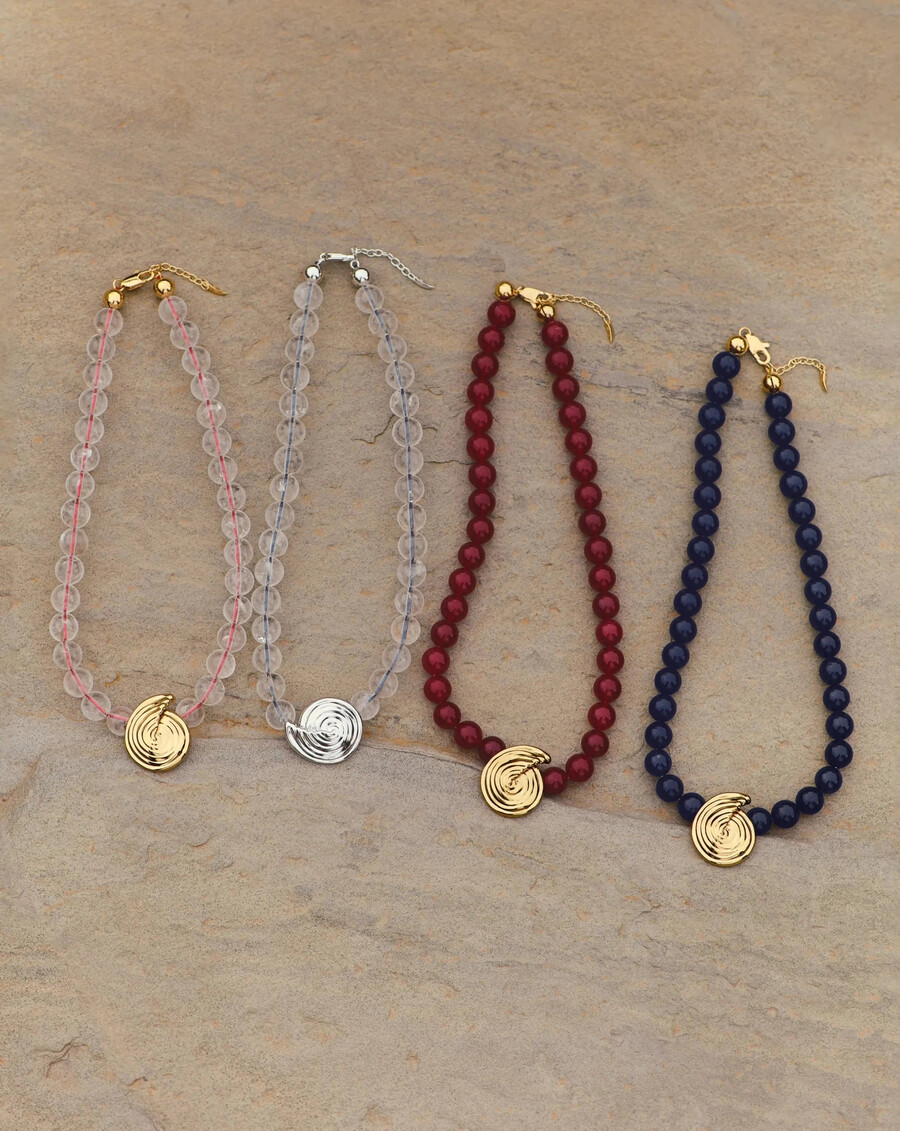 collar con colgante de cuentas de piedras preciosas en espiral