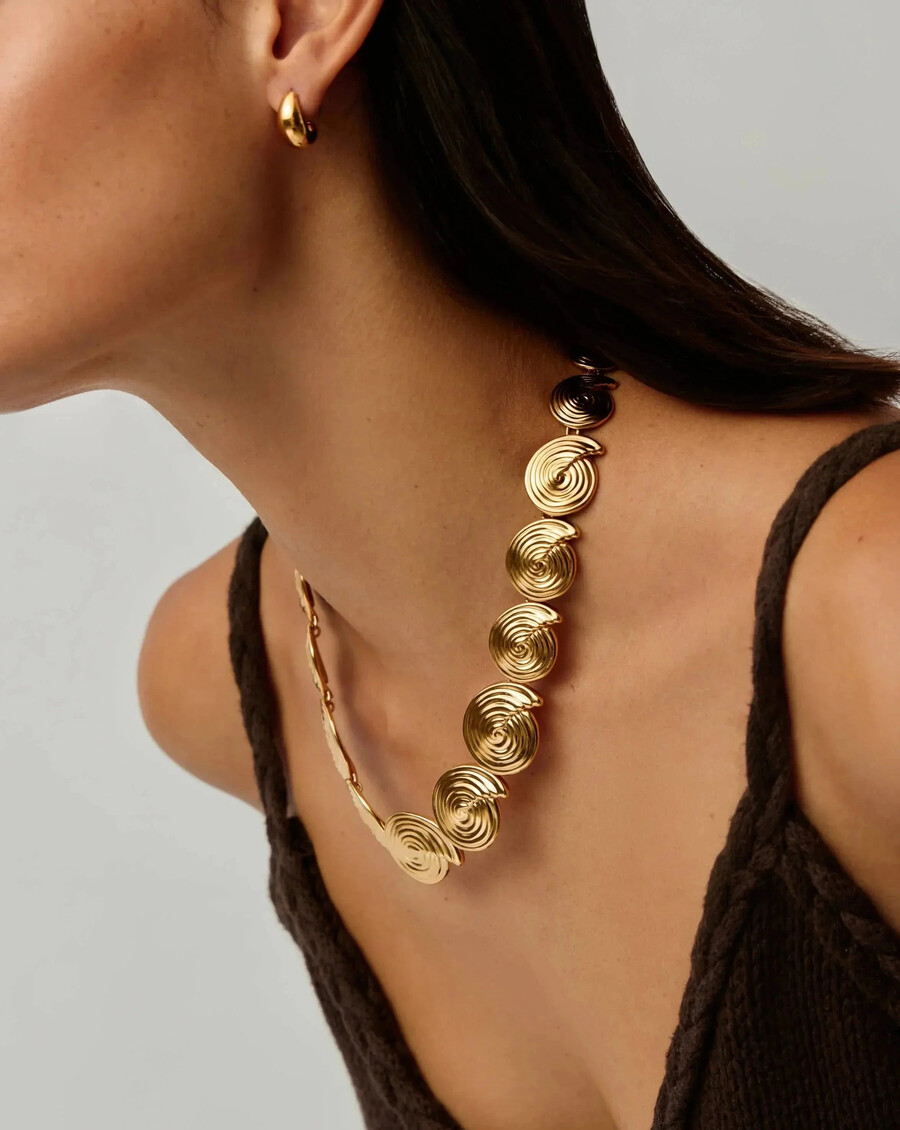 collar de cadena con declaración en espiral - oro