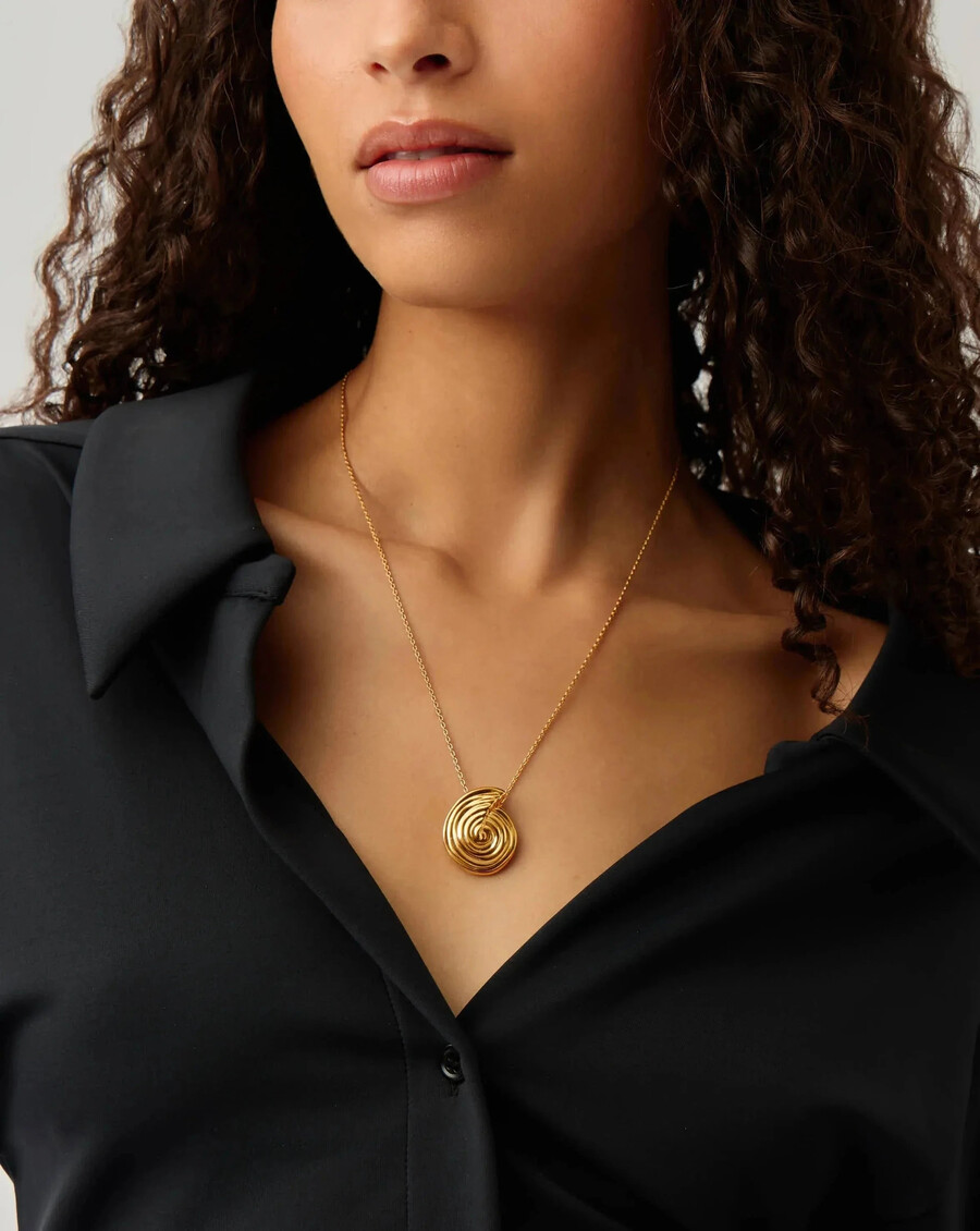 collar con colgante grande en espiral