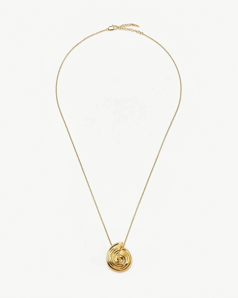 collar con colgante grande en espiral