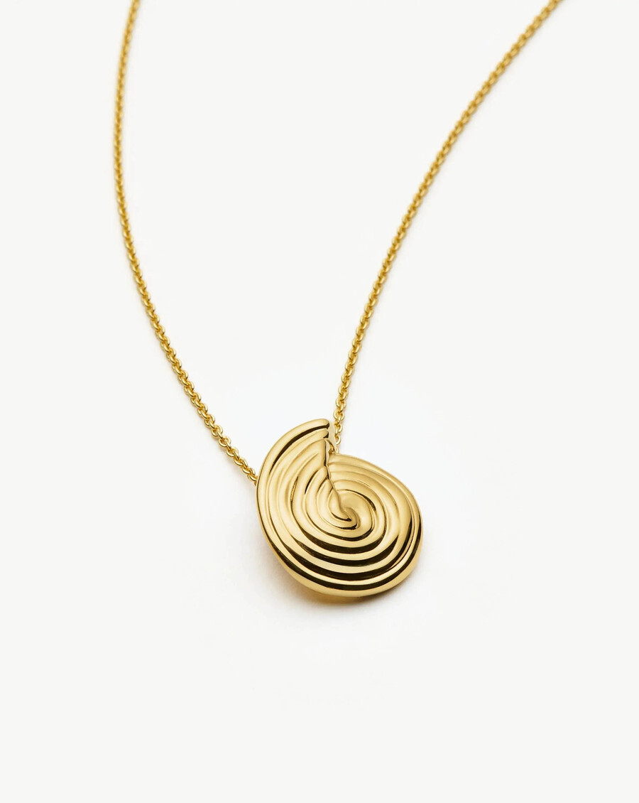 collar con mini colgante en espiral