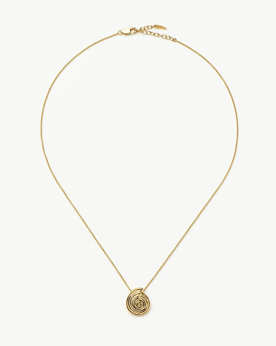 collar con mini colgante en espiral