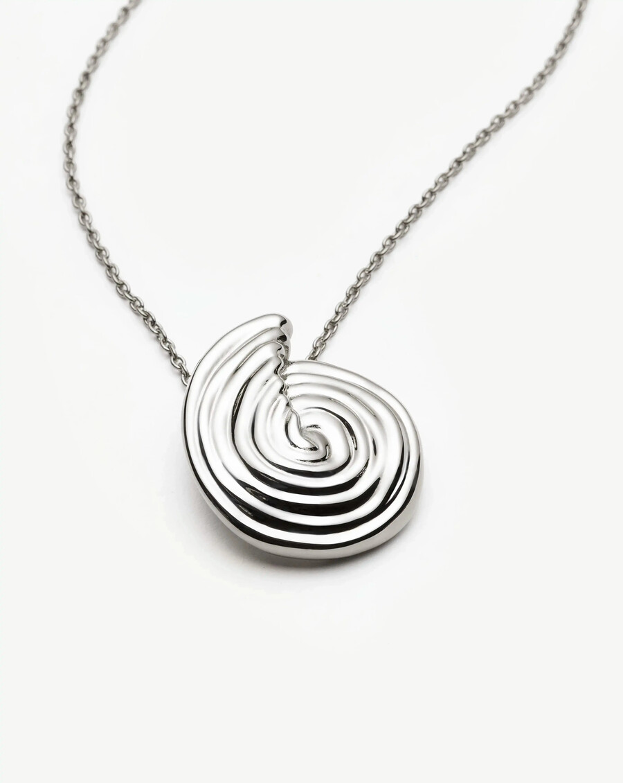 collar con colgante grande en espiral