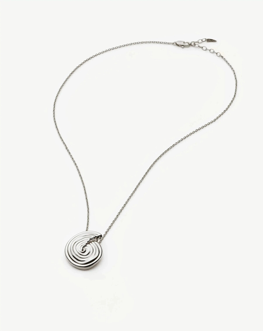 collar con colgante grande en espiral