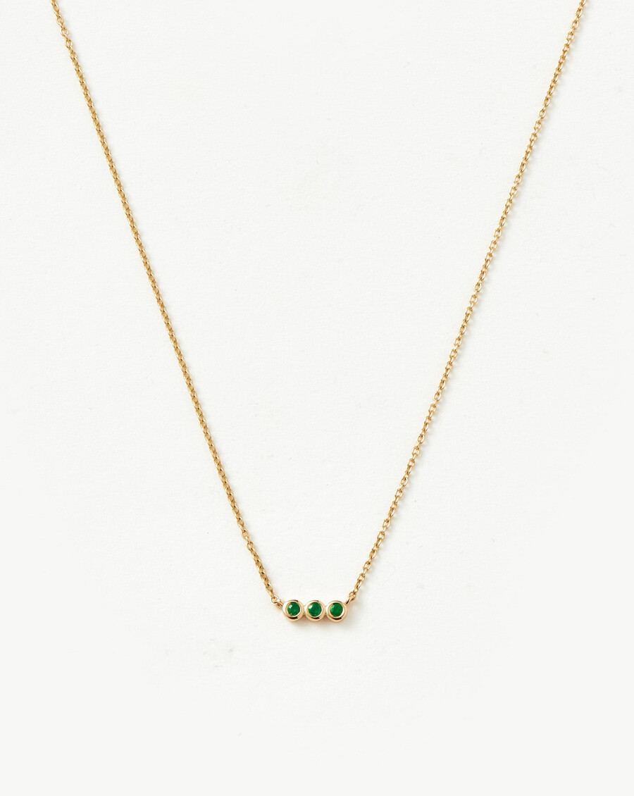 collar de trío de solitarios de esmeralda fina