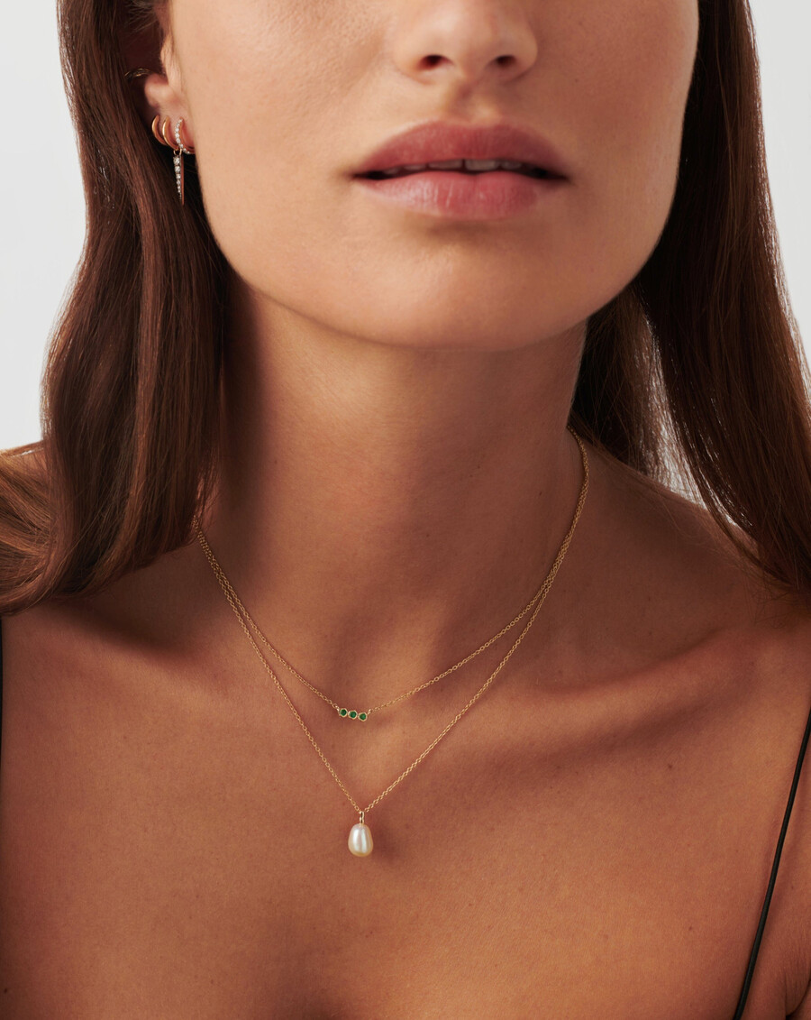 collar de trío de solitarios de esmeralda fina