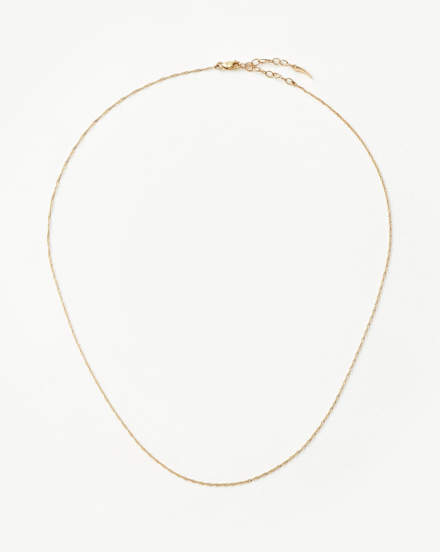 collar de cadena corta fina y retorcida