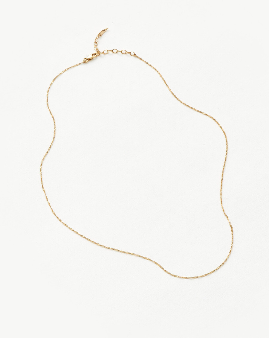 collar de cadena corta fina y retorcida
